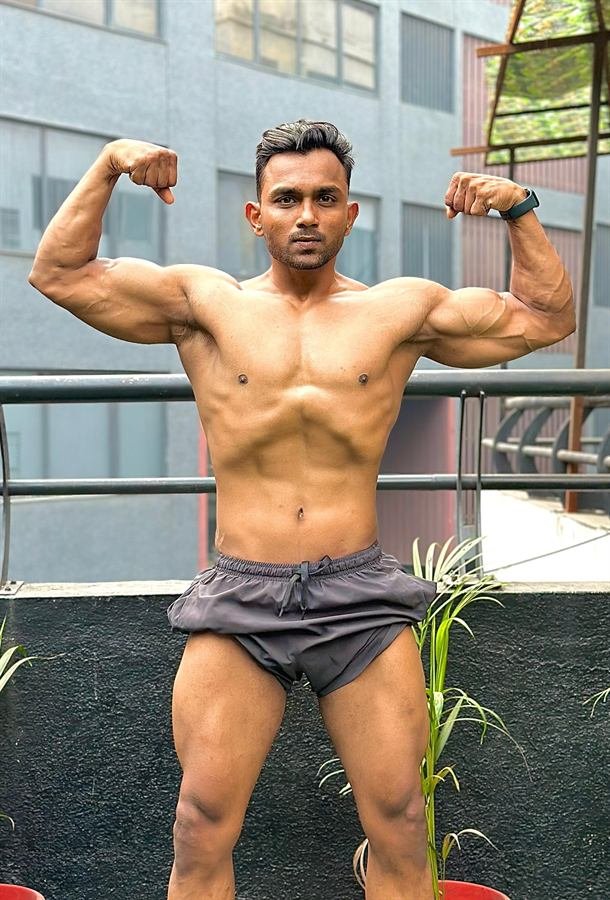 Coach Mazhar training at THE GREYFIT